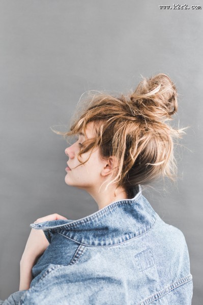 穿夹克的美女图片