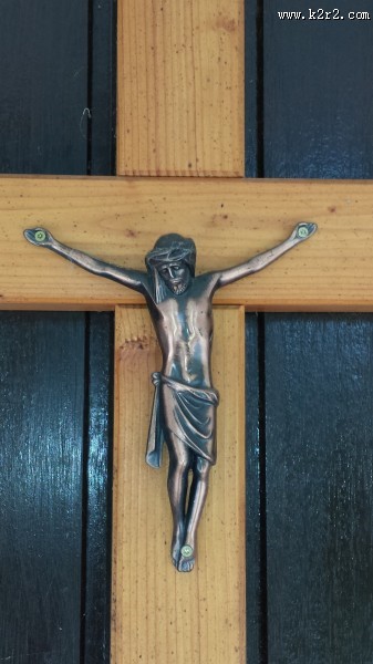 十字架上的耶稣图片