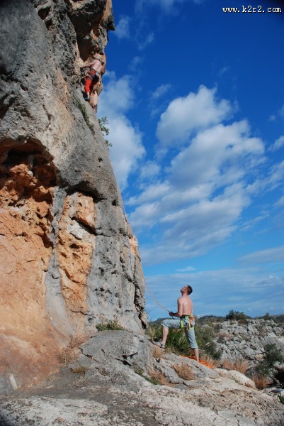 正在攀岩的人图片大全