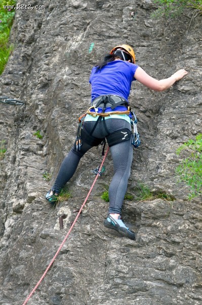 正在攀岩的人图片大全