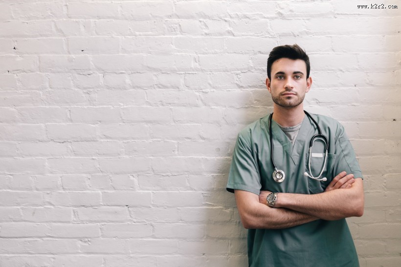 身上挂着听诊器的医生图片大全