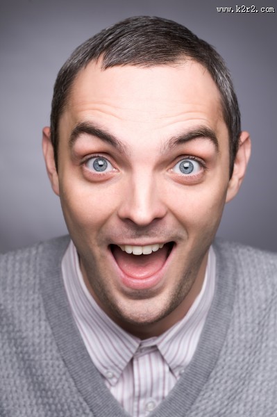 咧嘴笑的男士图片大全