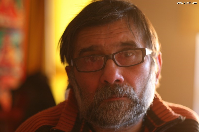 忧伤的男士图片