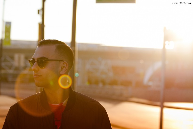 戴墨镜的青年图片大全