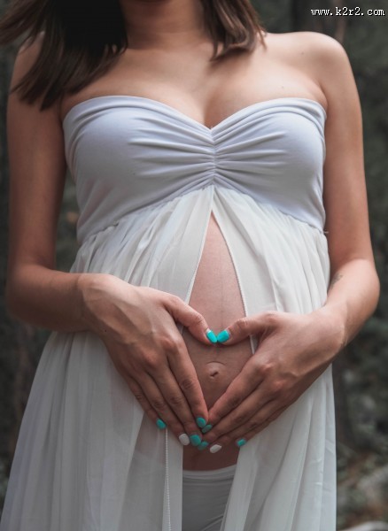 温暖的比心手势图片