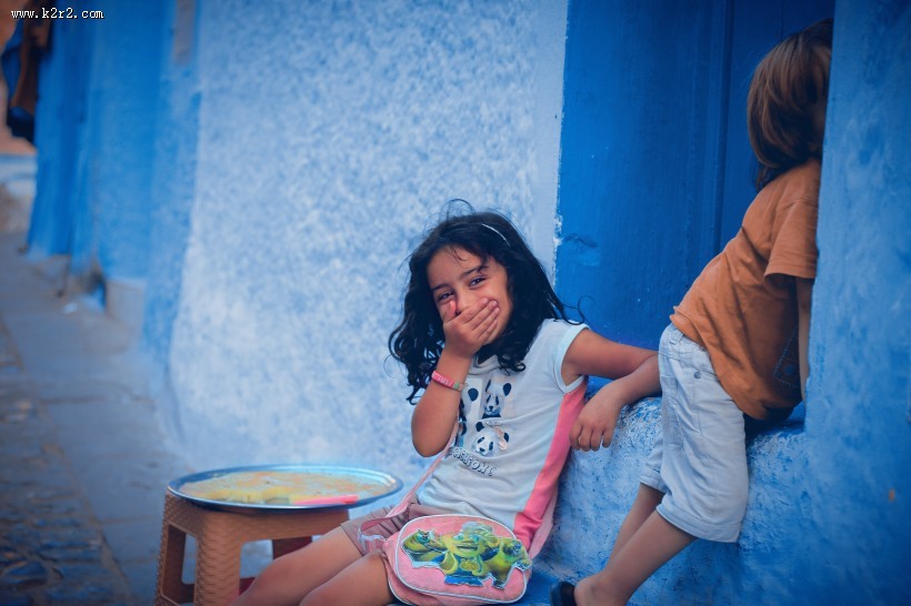 长发的小女孩图片