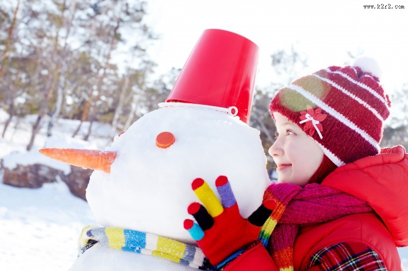 戴帽子的可爱女孩图片