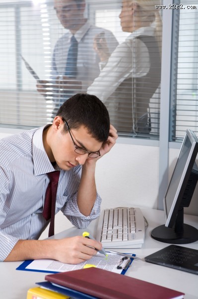 办公室里的白领图片