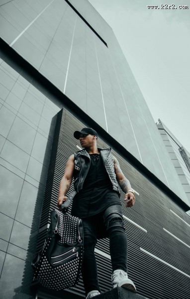 戴帽子的黑人男子图片