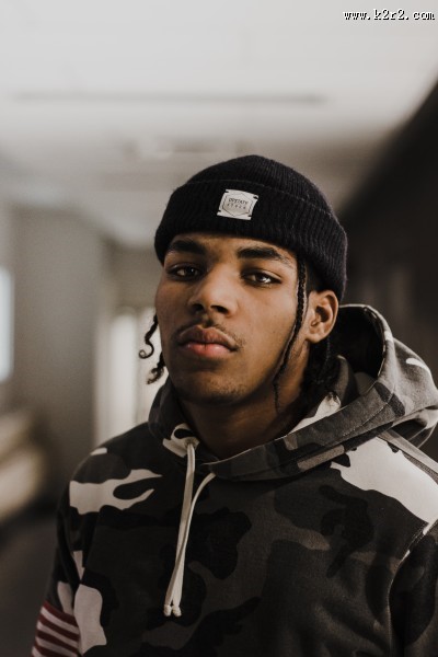 戴帽子的黑人男子图片