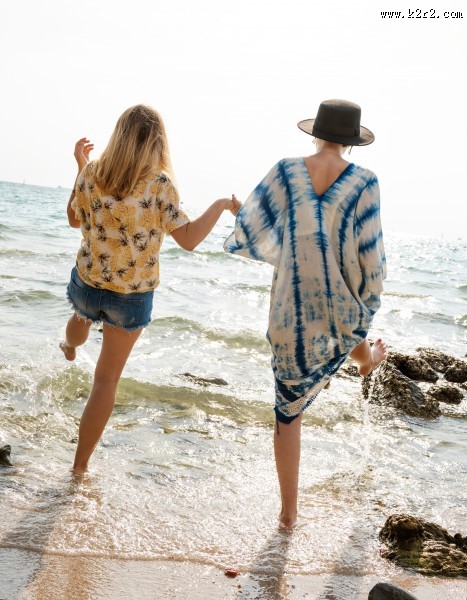 开心的闺蜜图片