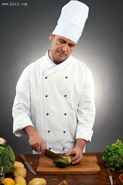 做饭的男士图片