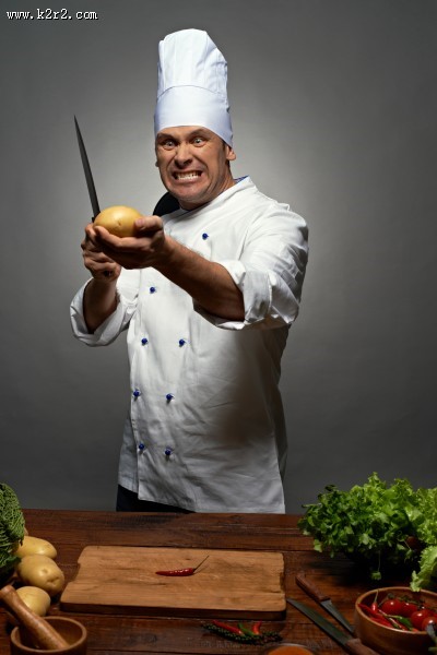 做饭的男士图片