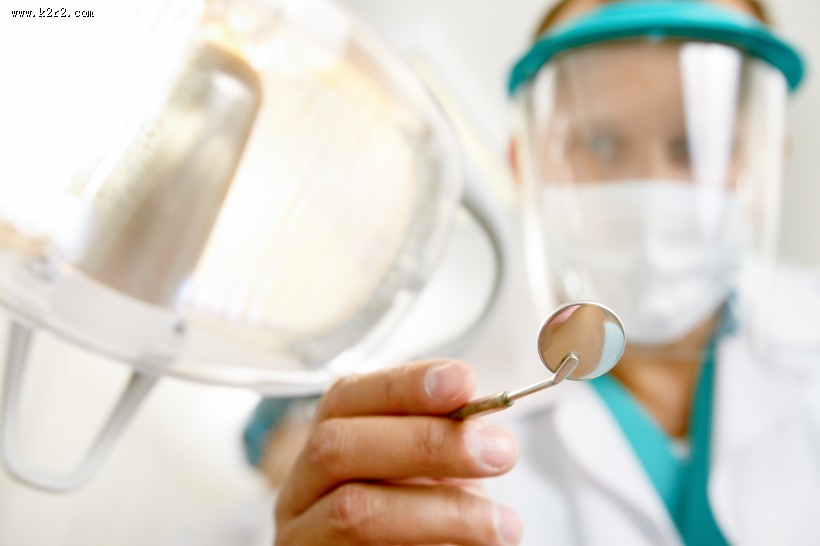 医术高明的男医生图片