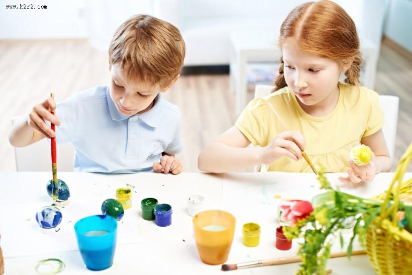 做彩蛋的可爱儿童图片大全