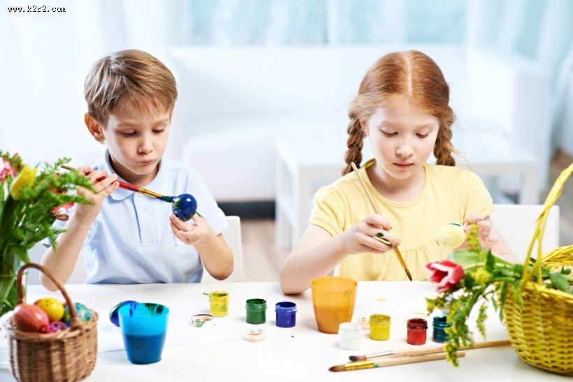 做彩蛋的可爱儿童图片大全