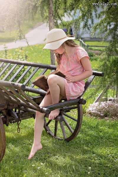 戴着礼帽的女孩图片大全