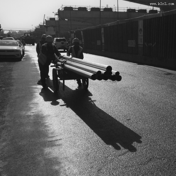 在工作的人们图片