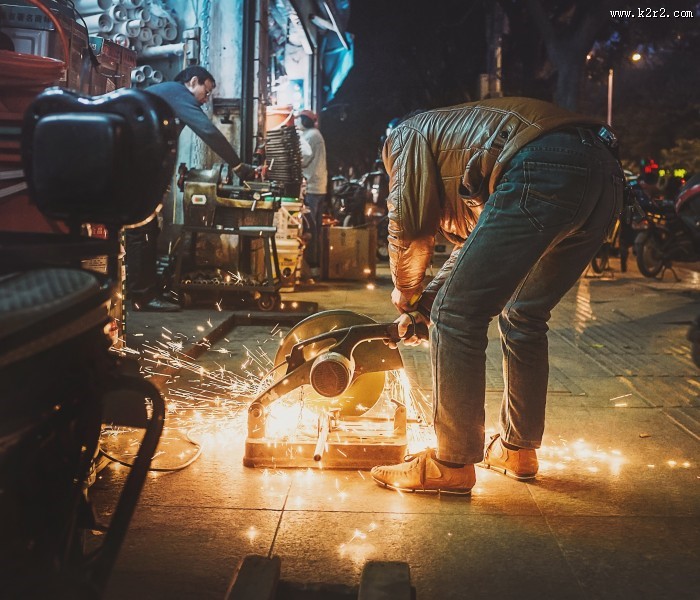 在工作的人们图片