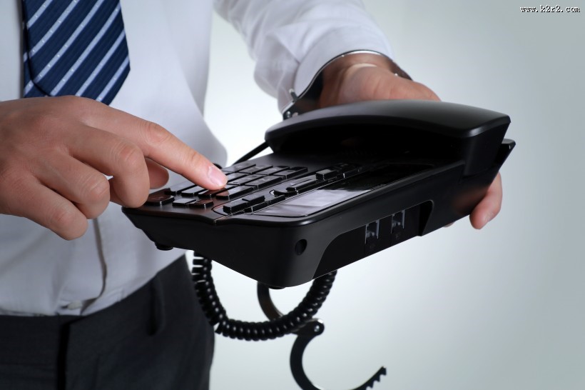 戴手铐的人图片