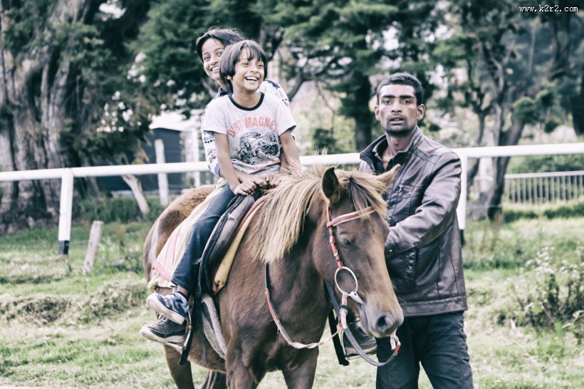 骑着马的人物图片大全