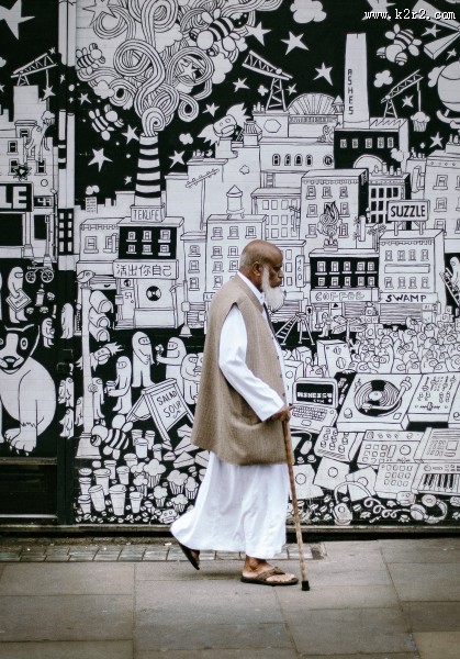 抓拍人走过墙图片