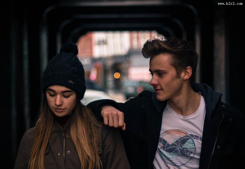 戴着帽子的女孩图片大全