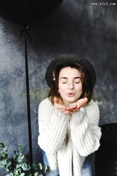 姿态各异的美女图片