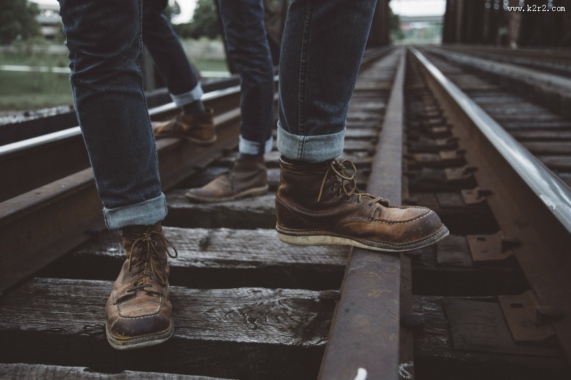 穿着鞋子的图片