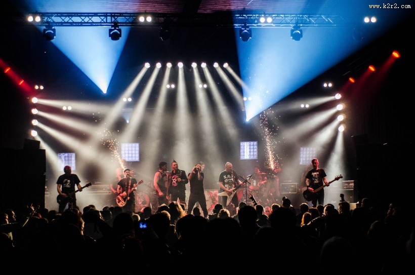 人声鼎沸的明星演唱乐会现场图片