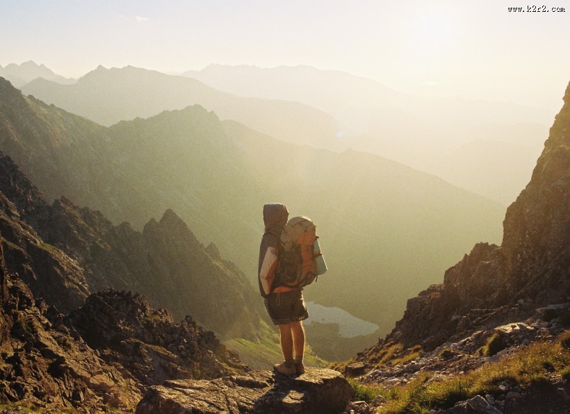 登山旅行的人物图片