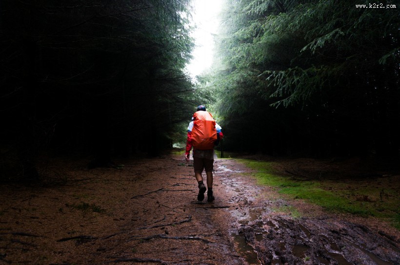 登山旅行的人物图片