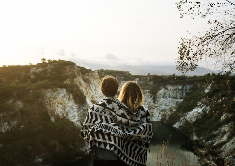 旅游拍照的美女图片