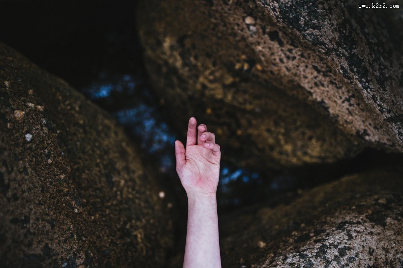 一个人的手特写图片