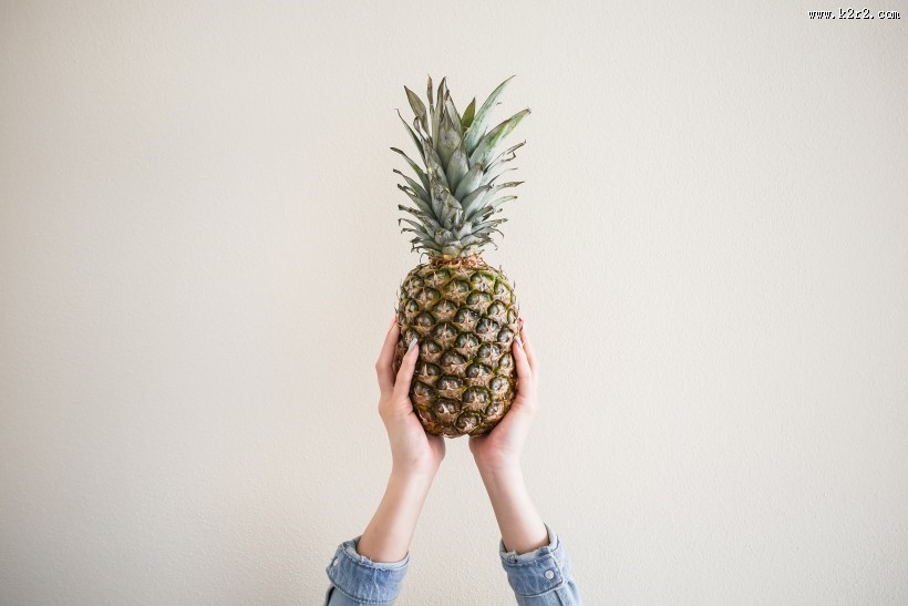 一个人的手特写图片