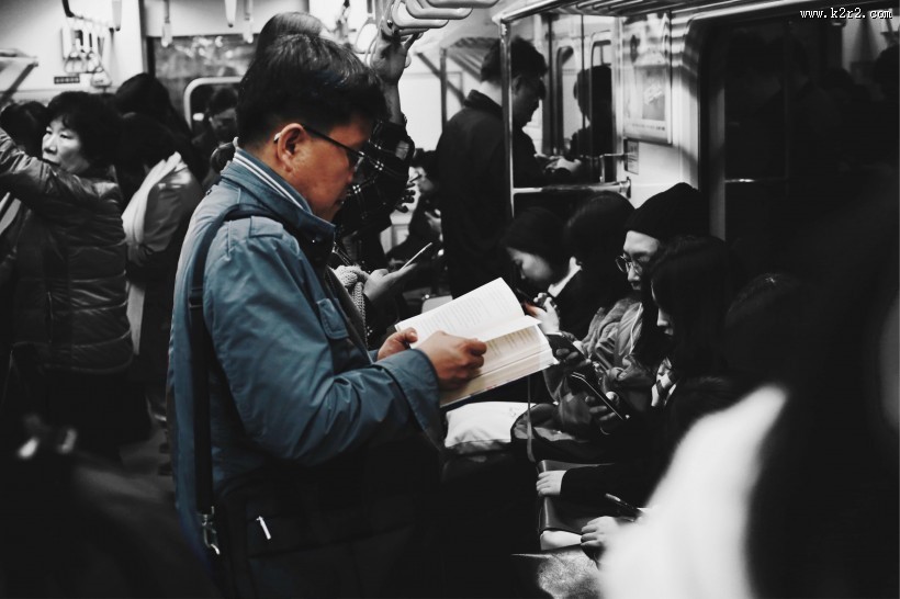 人们在看书的图片大全