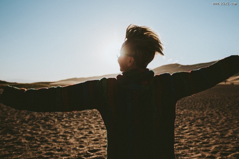 人物背影的图片