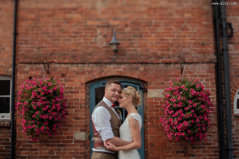 拥抱在一起的情侣图片大全