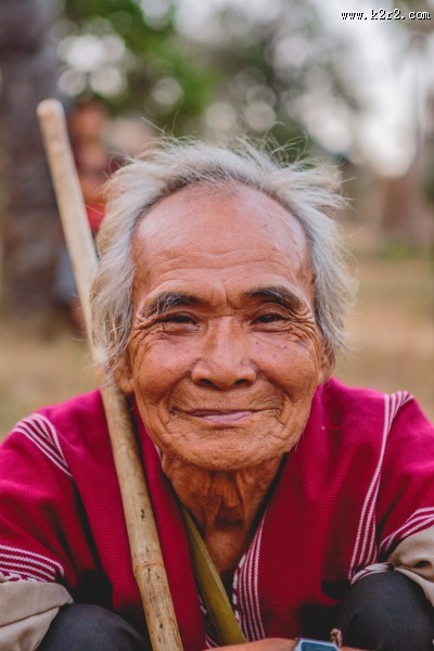 满脸皱纹的老人图片