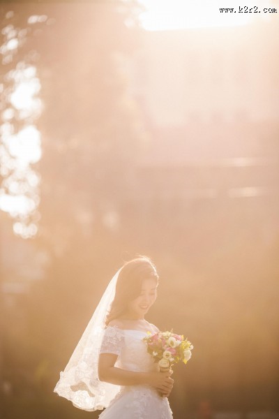 身穿婚纱的美女图片大全