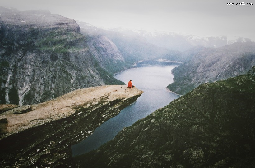 悬崖边上的冒险者图片大全