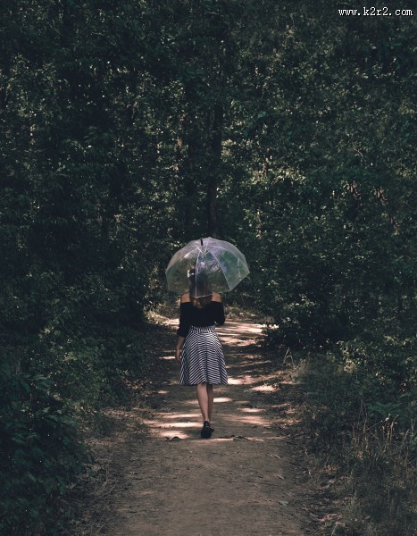 人物全身背影照图片