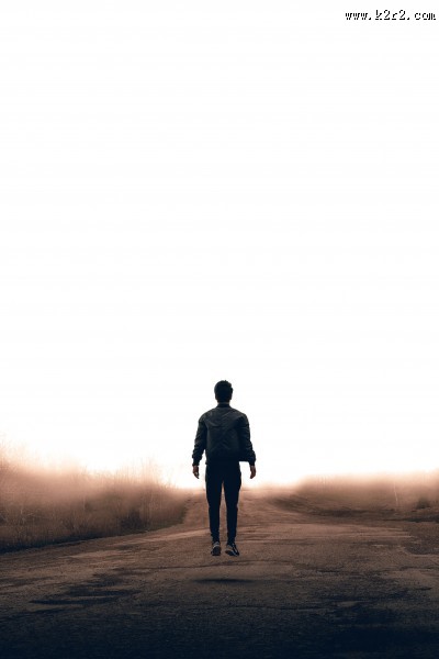 男孩的背影图片