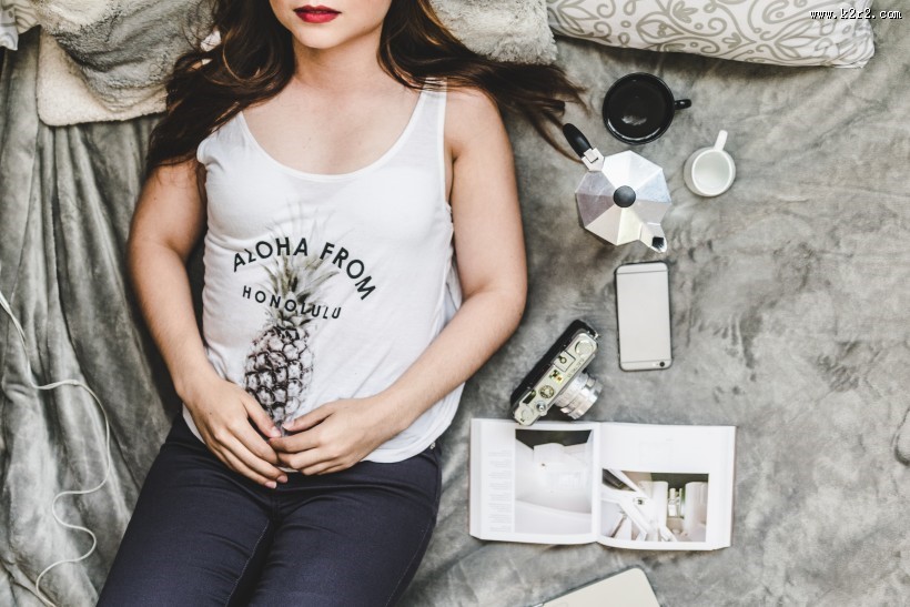 躺在床上的美女图片大全