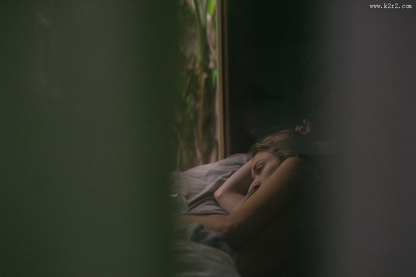 躺在床上的美女图片大全