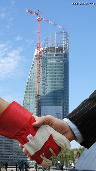 两人握手高清图片