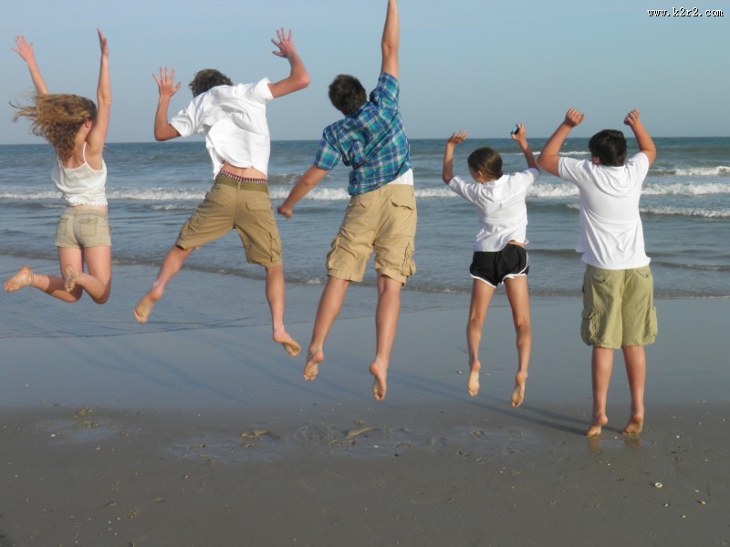 跳跃跳起来的人图片