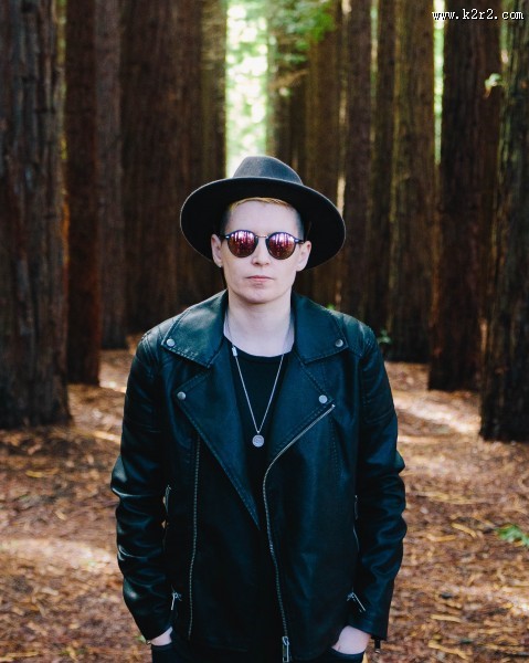 戴墨镜的帅哥图片大全