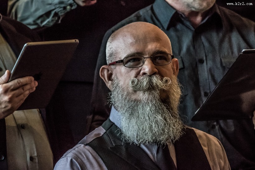 留胡子的男人图片