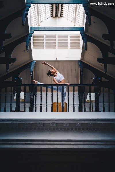 姿势优美的瑜伽图片